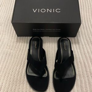 Brand new in box vionic agave post toe sandal. Size 11. Never worn. Black suede